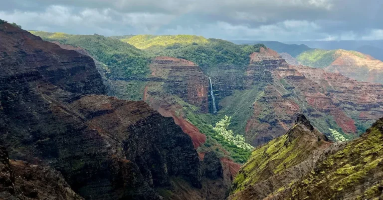10 Amazing Destinations That Are Just As Beautiful As Hawaii For A Lot Less