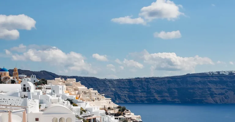Greece Vs Hawaii: Which Vacation Destination Is Better?